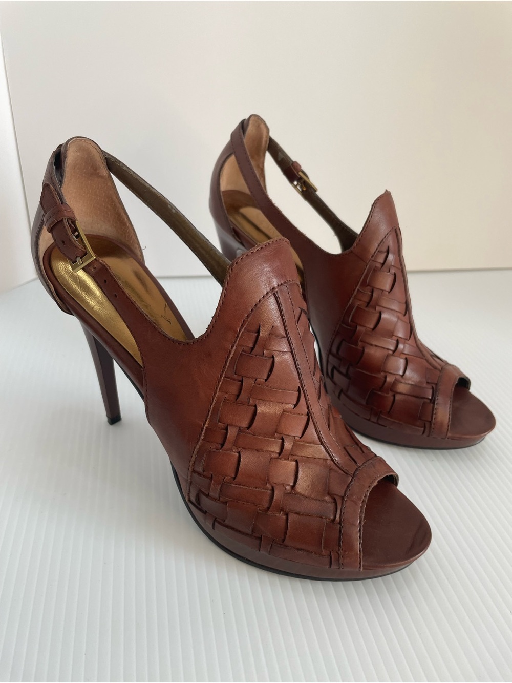 Carlos Santana Woven Leather Peep-Toe Slingback Heels in Brown Women’s Size 8M
